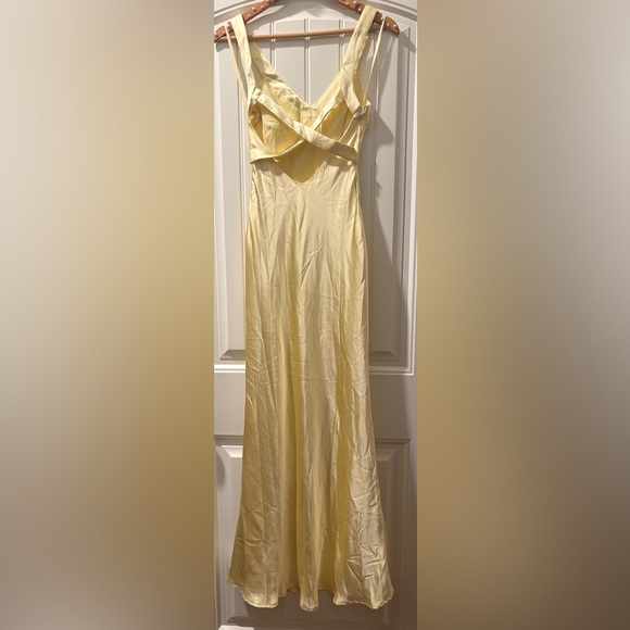 Yellow Gown - Picture 5 of 5